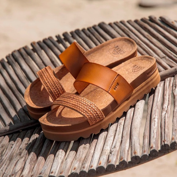 Reef Women's Tan Sandals - Picture 4 of 16